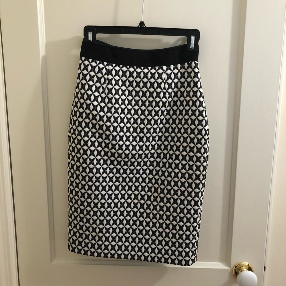 Black and white banana republic pencil skirt.